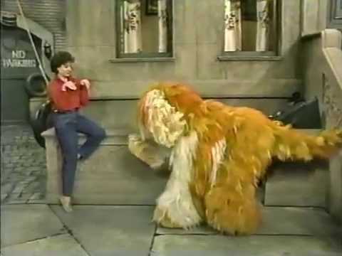 Classic Sesame Street - Barkley Loves To Eat 