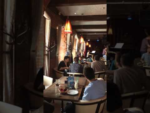 Видео: Ming Rothaus и сцена джазового кафе в Шухе, Китай - Matador Network