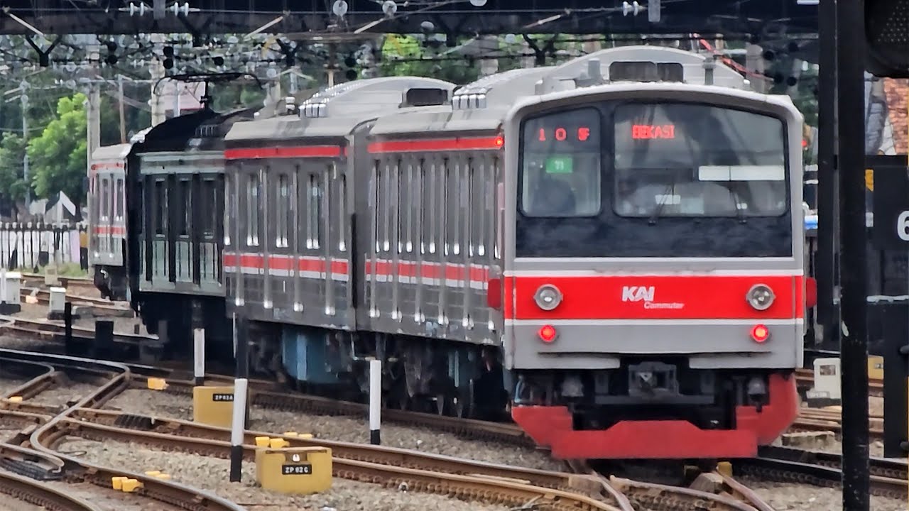 [4K] Stasiun Jatinegara: Kompilasi Kereta JR 203, JR 205, TM 6000, CC ...