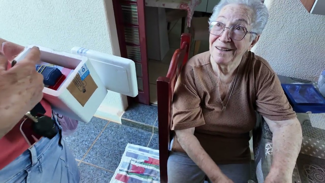 Depois da viagem, nada melhor que correr pros braços dos avós ❤️✨