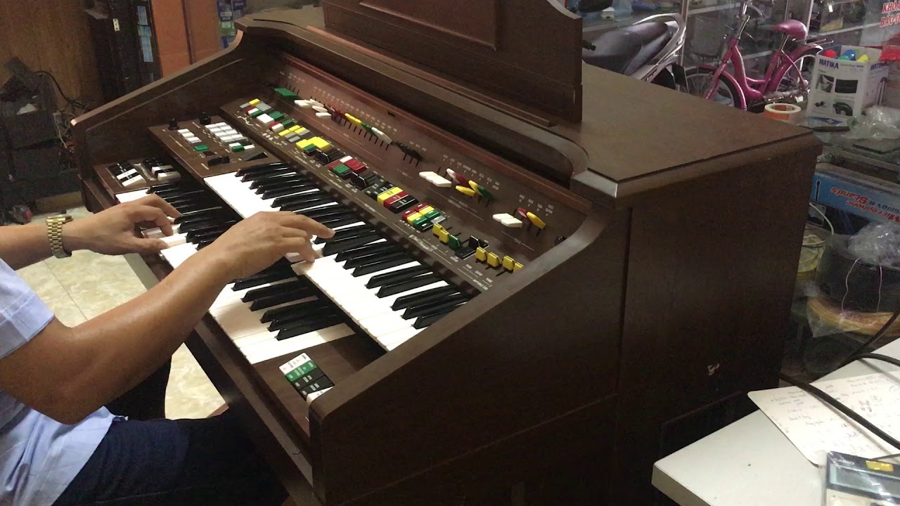 Yamaha Electone D700 - YouTube