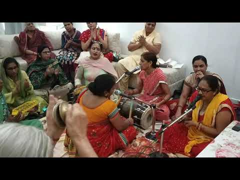 # माता रानी का भजन# बजती है ढोलक बजानें वाला chaiye आती हैं मैया बुलाने वाला chaiye//