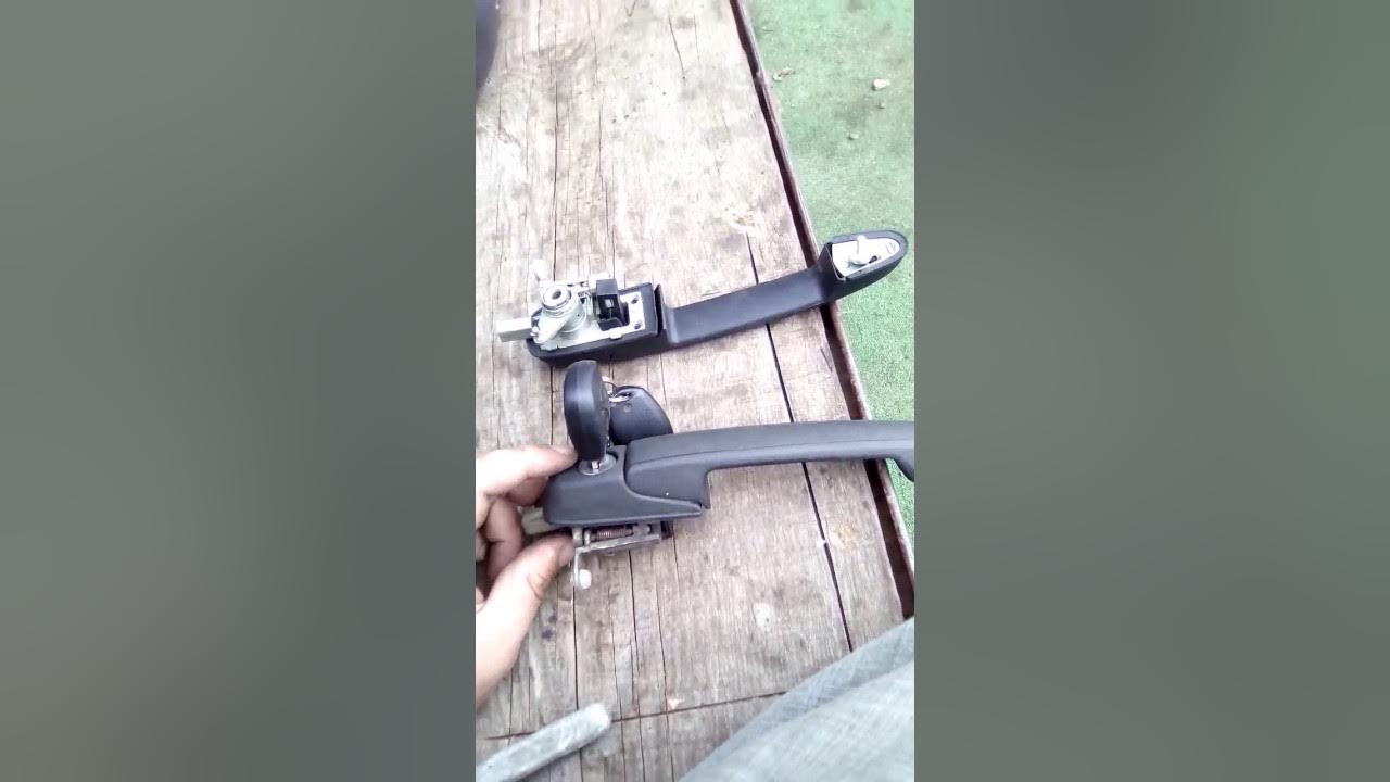 Винт который держит личинку в замке. Замок с секретом. Как поменять личинку на гранте. Личинка замка двери гранта. Замена личинки гранта.