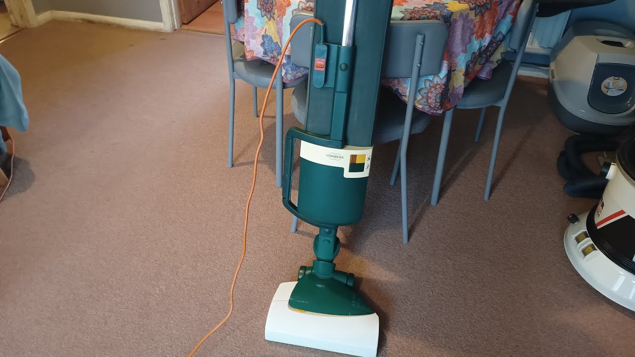 Vorwerk vk120 vacuuming the living room 