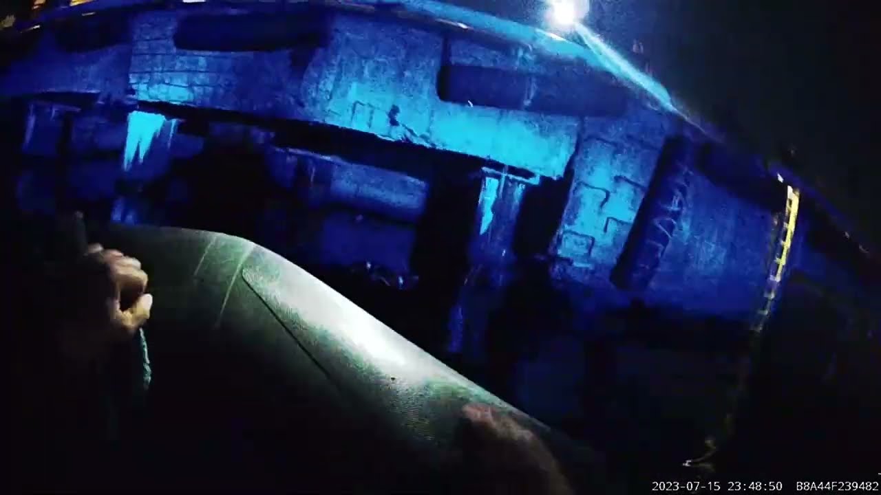 Policisti Andrejostas krastā nogādā Daugavā nokļuvušu atpūtnieku