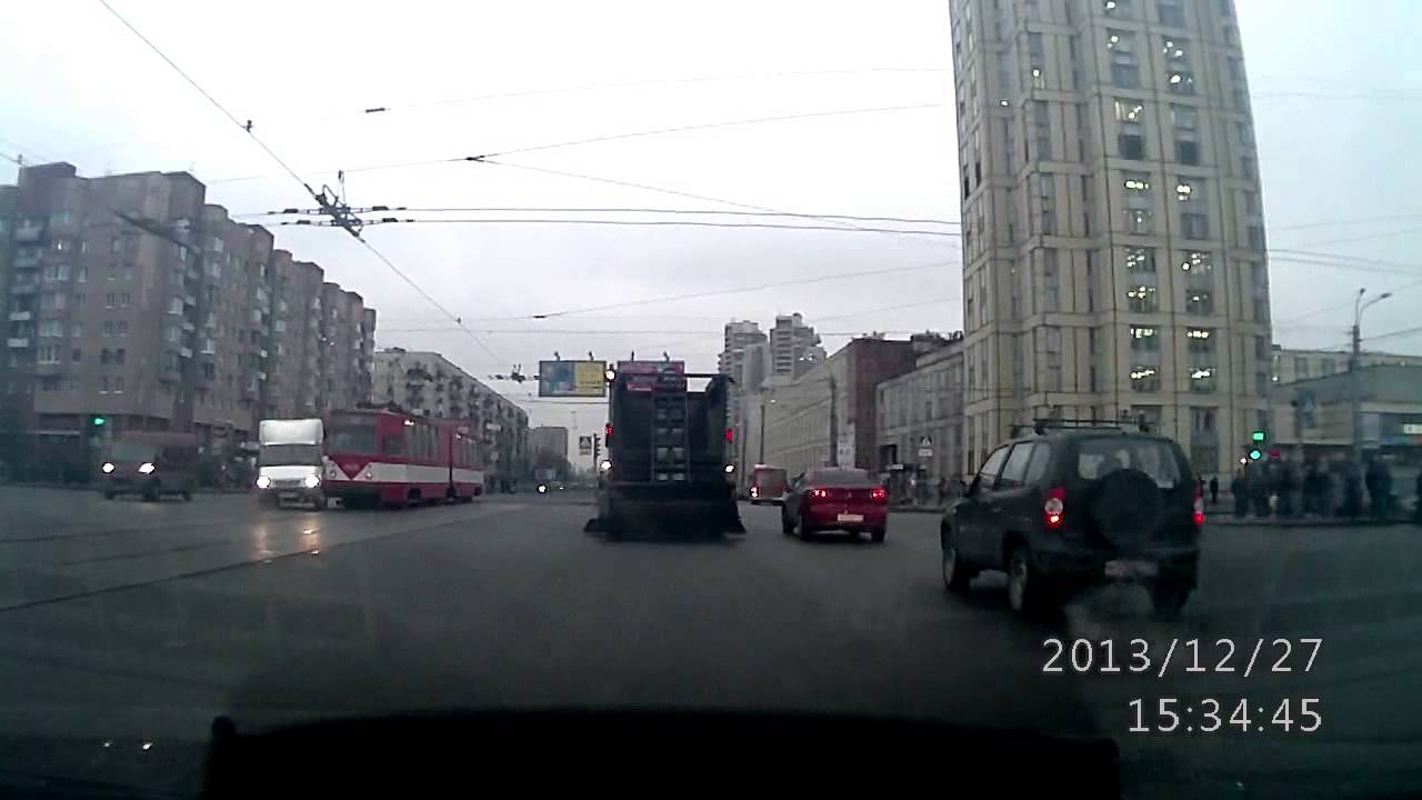 Не пропустил трамвай.