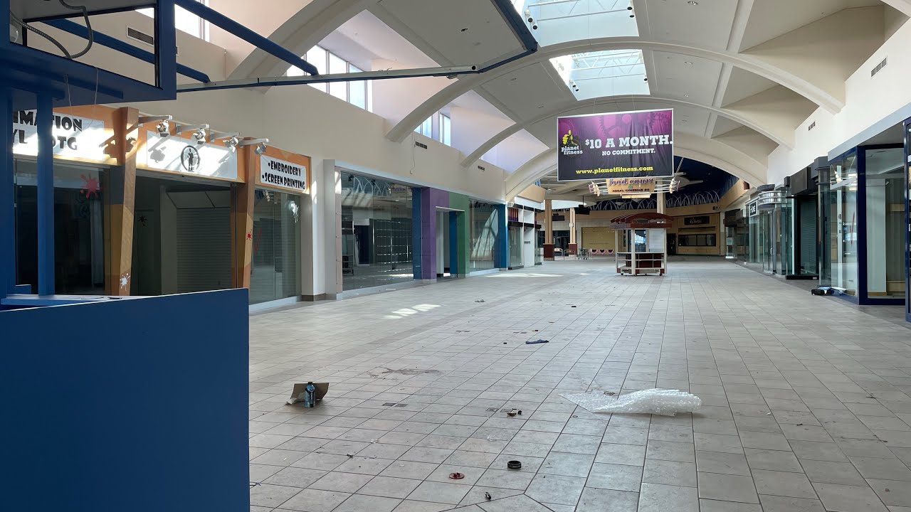 Inside of the abandoned Richmond Town Square Mall. - YouTube