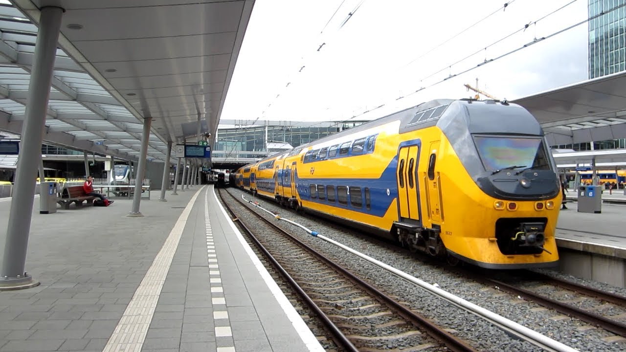 VIRMm-6 vertrekt van station Utrecht Centraal