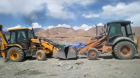Jcb 3dx vs case 770