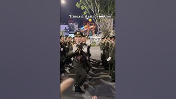 Nụ cười toả nắng của chú công an đẹp thật sự