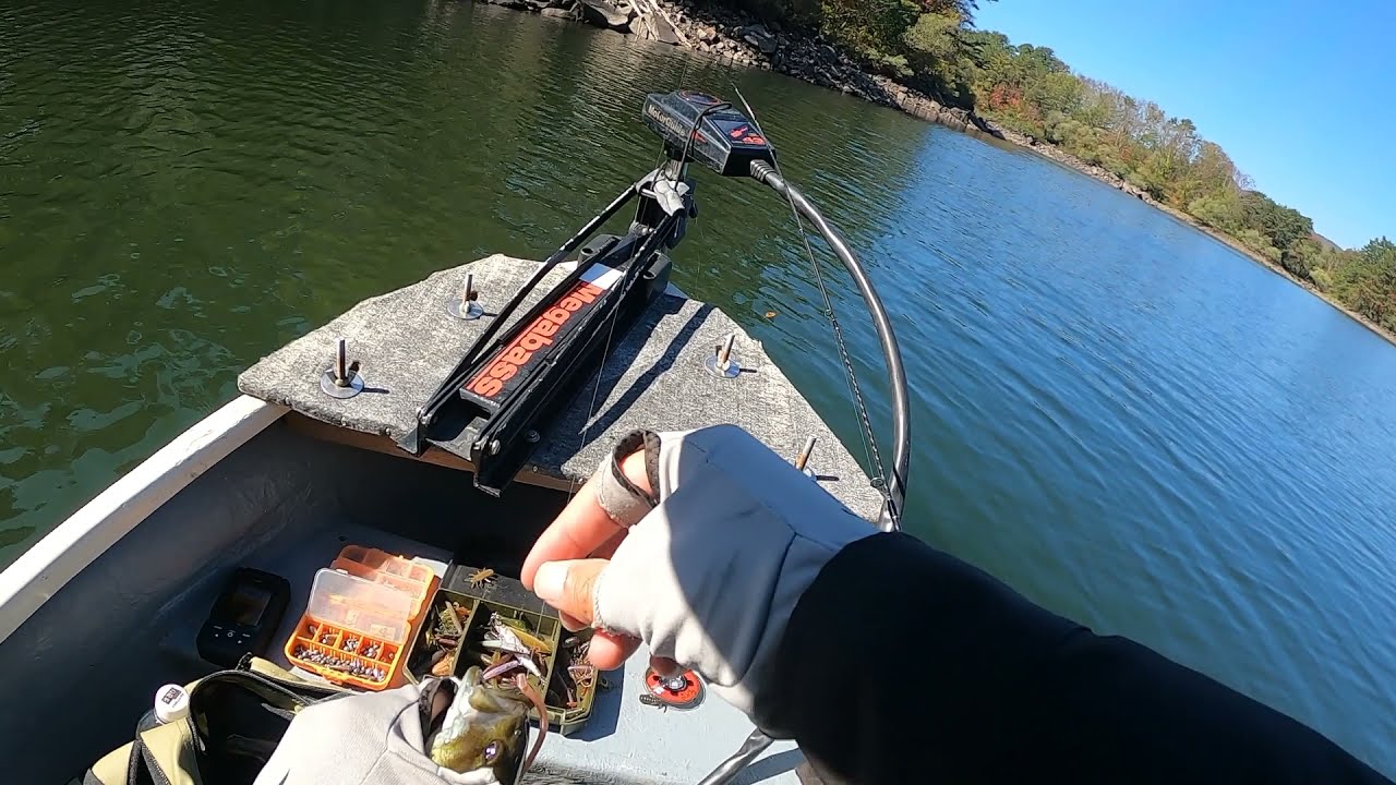 スモールマウスバス5匹目は小さい21cm 蛙太郎のバスフィッシング21 今季32回目の桧原湖 Youtube