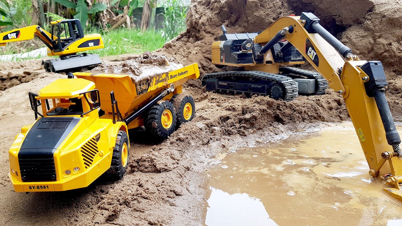 Praya Buka Mainan Truk Pasir Besar. 