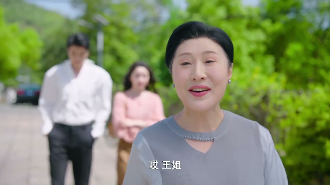 在打压式教育下长大，就是慢慢藏起情绪，丢掉开心的过程