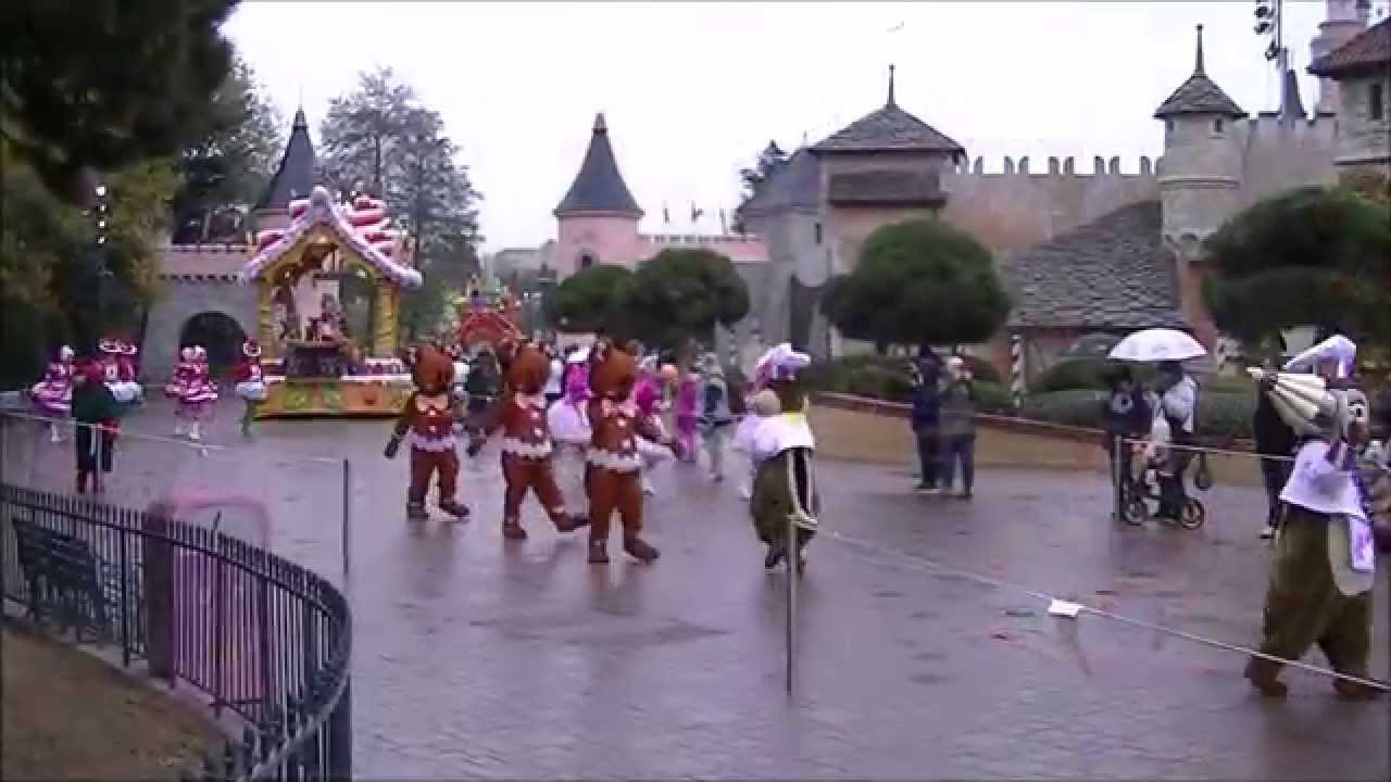 Disney S Christmas Parade Rainy Day Compilation Disneyland Paris November 24 2015 Youtube