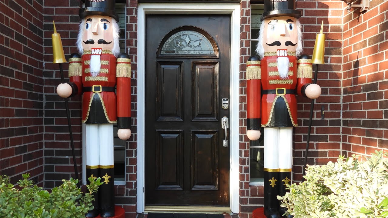 Construyendo un Cascanueces de más de dos metros de alto.