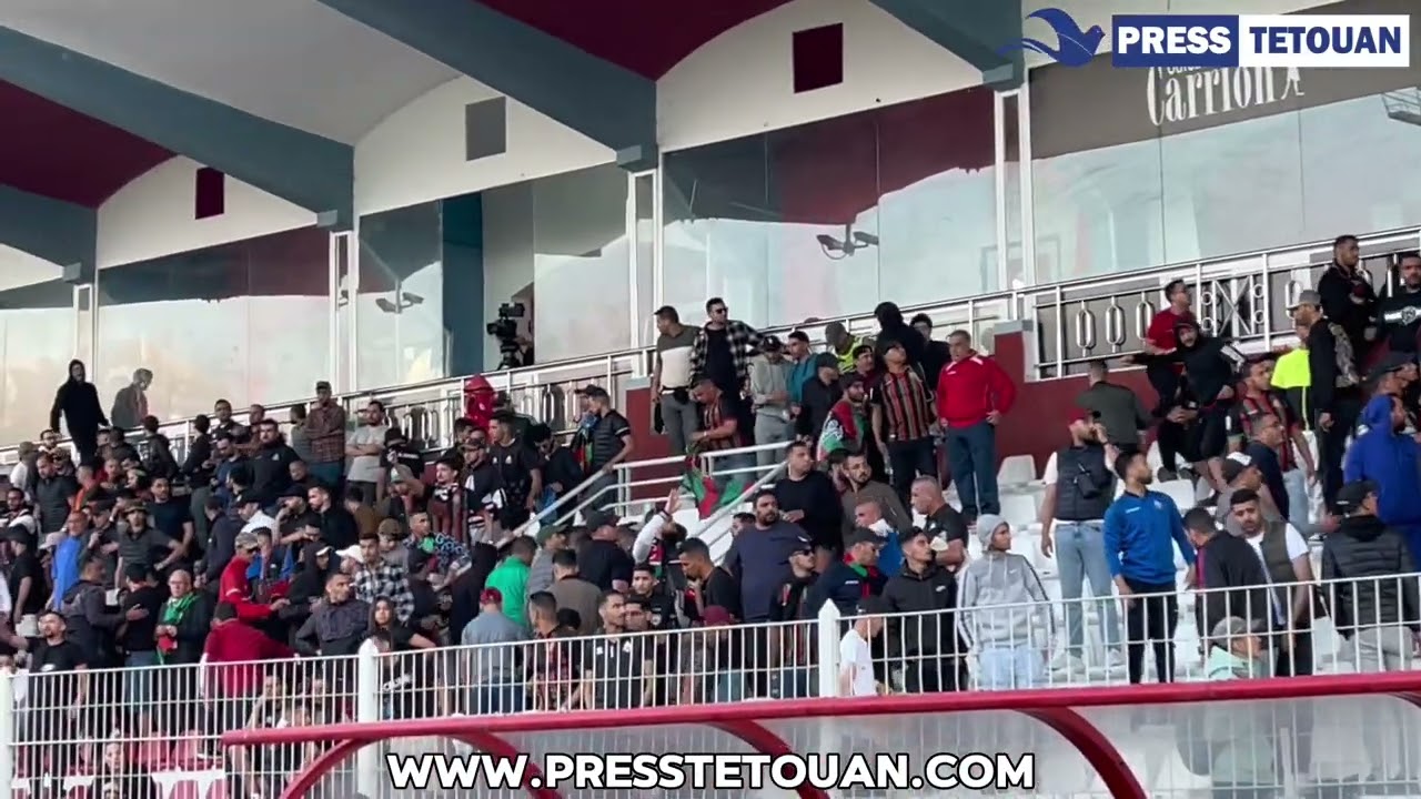 شغب جماهيري بين المغرب التطواني و الجيش الملكي بعد خسارة هذا الأخير اللقب في تطوان 😨