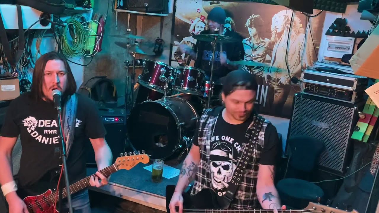 Watch Dead Daniels - F O 2020 (živě ze zkušebny 23.12.2020) on YouTube Watch Dead Daniels - F O 2020 (živě ze zkušebny 23.12.2020) on YouTube
