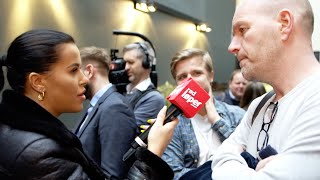 Melina Johnsen prøver seg som reporter:  Shut the f**k up!