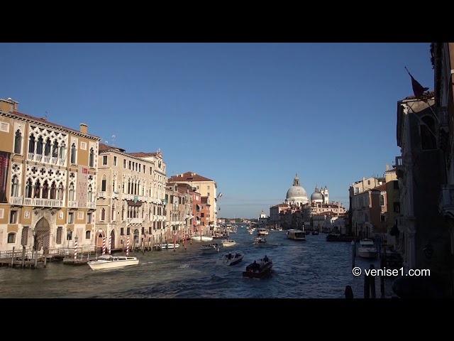 Vue du Grand Canal à Venise depuis le pont de l'Accademia