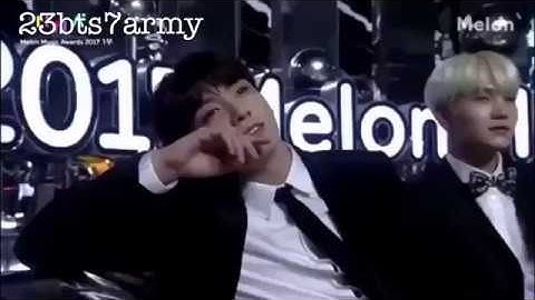 Jungkook making everyone laugh 😂😂 (BTS, EXO, IU, WannaOne, Red Velvet, Twice 2017 MMA reaction)