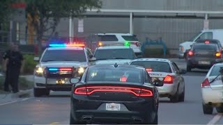Officer shot, 4 children held hostage in apartment in Orlando, Florida