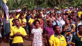 Penias Kombi singing Glory blo yu ya in East Sepik SSCF in Munji community