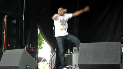 Bee2 performing at Plumstead mela 28.06.09 with Taj-e and DJ Phoenixx