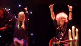 Brian May & Kerry Ellis :"We will rock you" in Dublin, Born free tour.