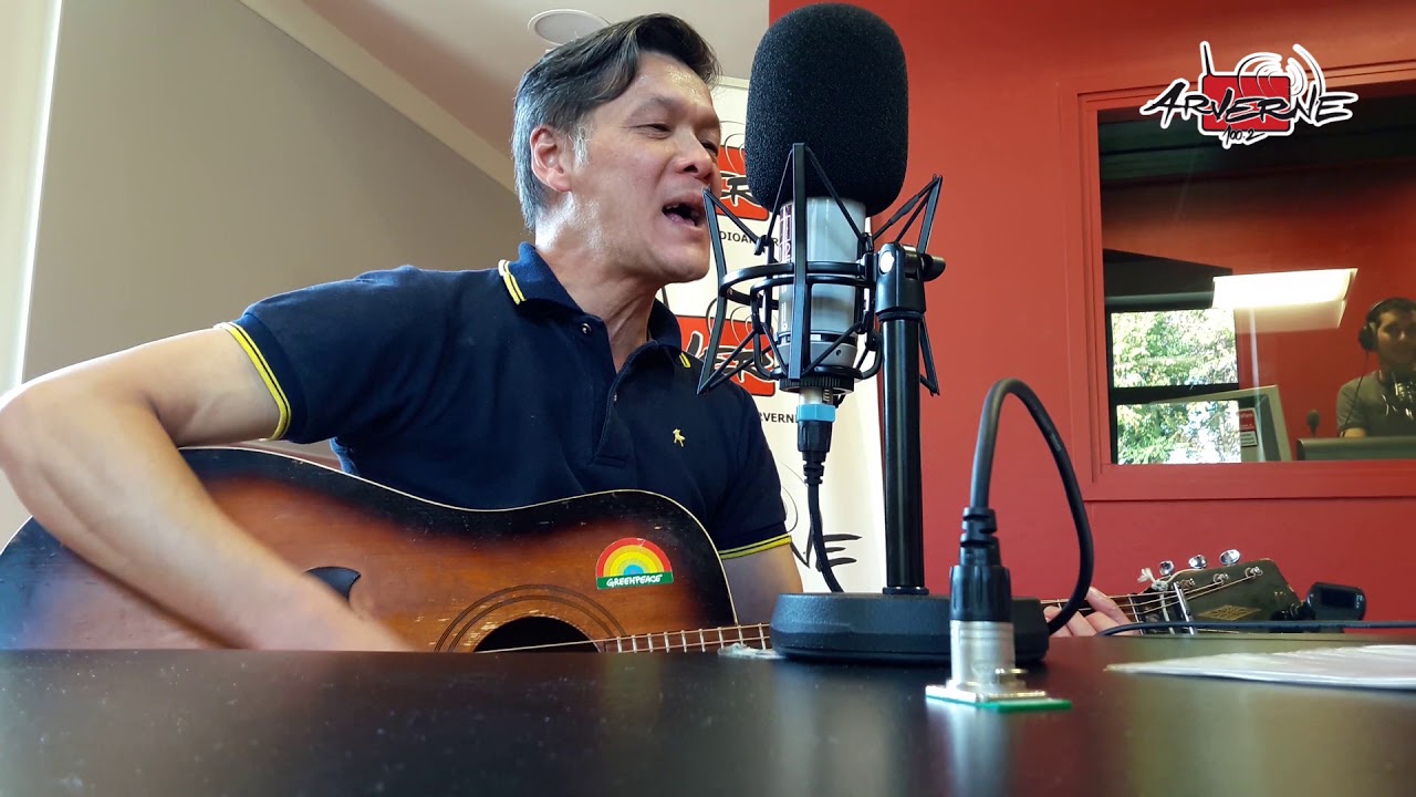 Elvinh - Les lumières de la ville (live Radio Arverne)