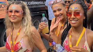 🇬🇧 NOTTING HILL CARNIVAL 2023 WILL BE FUN! MONDAY 29th, NOTTING HILL CARNIVAL 2022, CROWDED, 4K60fps