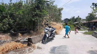 detik detik kedatangan ombak bono di pemukiman warga 10 februari 2024