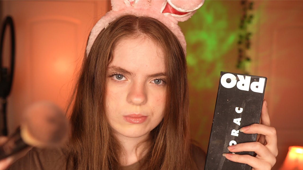 АСМР-сестра делает тебе макияж для вечеринки в честь Хэллоуина 🎃 Fast & aggressive, layered sounds