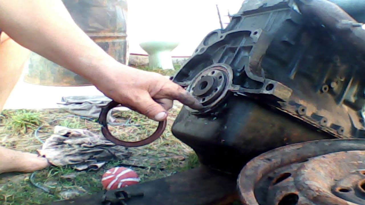 terminando de cambiar reten de cigueñal de renault 11