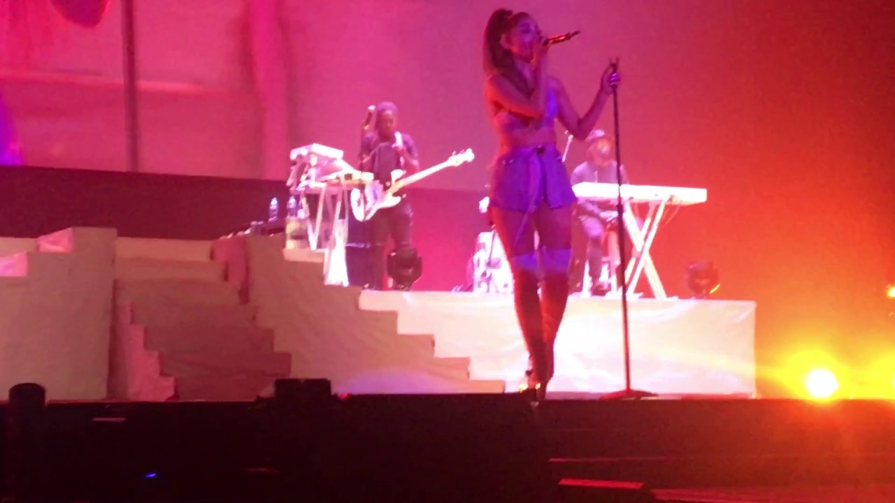 I Don't Care - Ariana Grande live in Brisbane (12/09/17) FRONT ROW