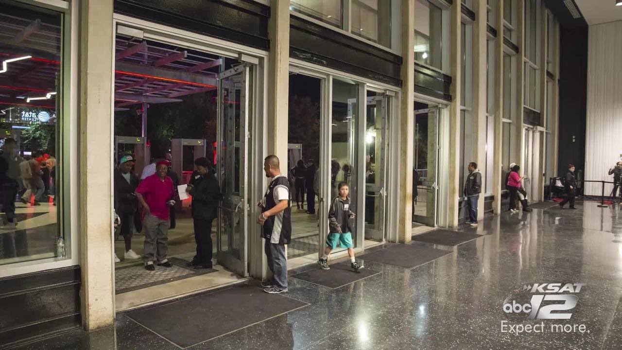 WATCH: Time-lapse of Spurs fans heading into AT&T Center