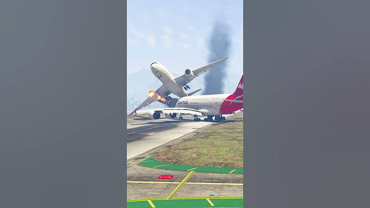 Extremely brave pilot save airplane with fire on the busy airport