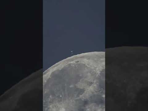 zoom bulan dari