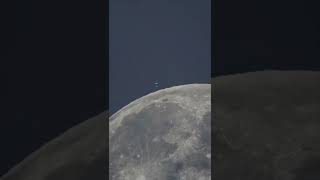 zoom bulan dari dekat 10000 x..