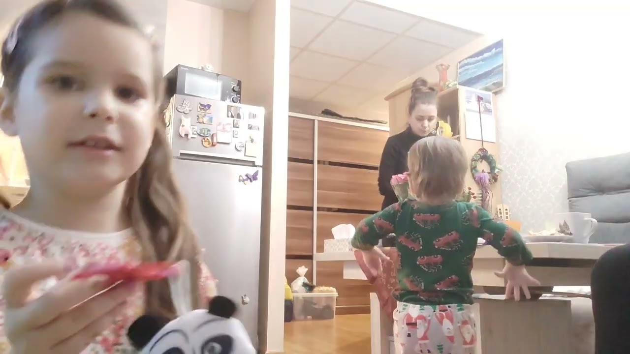 Готовимся к Рождественскому и Новогоднему обмену подарками. Дети пишут записочки Санта Клаусу, Dec25