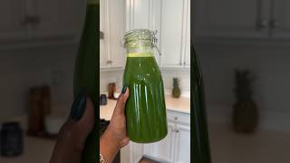 Gut friendly green juice: cucumber, apple, spinach, celery freshjuice juicerecipe