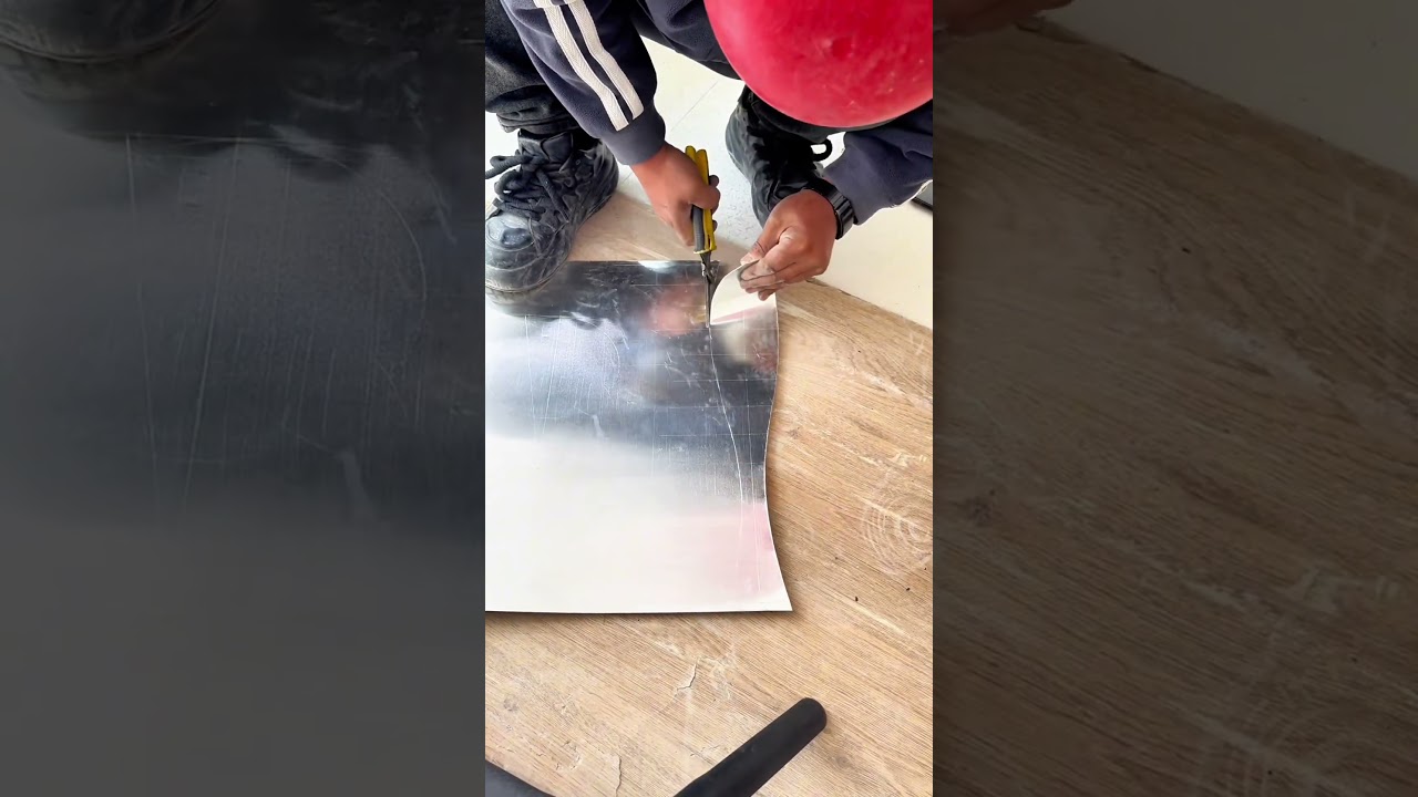 Method for laying out a DN65 pipe elbow using aluminum sheet