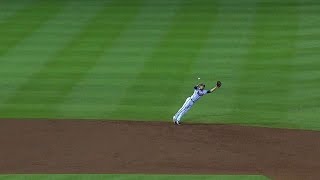 Simmons dives to catch a line drive to short