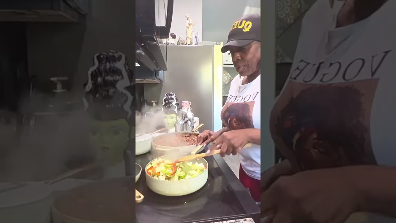 Let's finish cooking . Smothered smoked neck bones, coconut rice with kidney beans and cabbage.