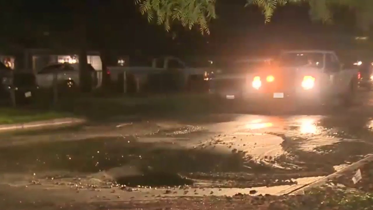 Major water main break on West Side - YouTube