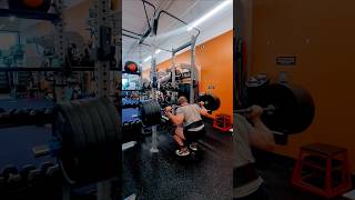 500lb narrow stance squats for Quad development