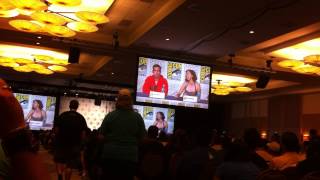 2014 SDCC: Dan Mintz wears Tina Belcher mask @ Bob's Burgers panel