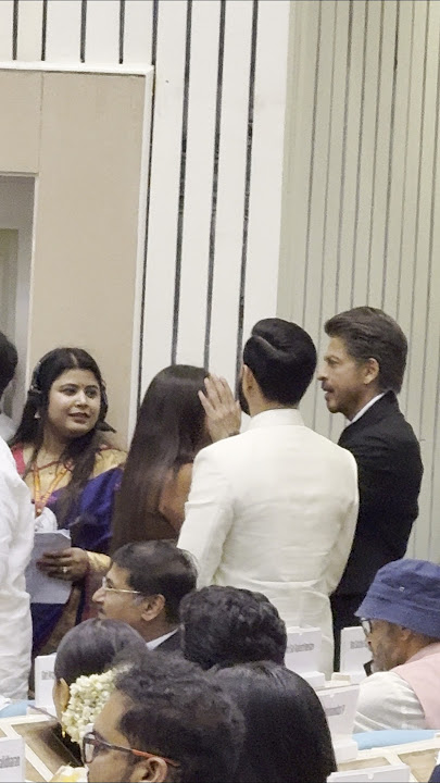 💕 ADORABLE MOMENT between #srk and #ranimukerji at #nationalaward celebration #shorts
