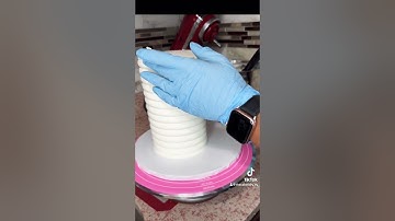 How to get sharp edges on your cakes   | Cake decorating #cakedecorating #selftaughtcakeartist #cake
