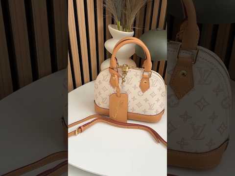 Сумка Louis Vuitton Alma BB Origine Lin Canvas | Удобные ручки, съемный ремешок и застежка-молния - для стильных образов каждый де, видео 1
