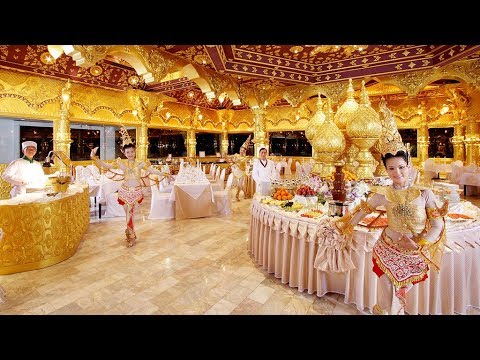 Buffet en parque turistico FantaSea Phuket Tailandia